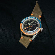 echo/neutra – 1956 GMT Black