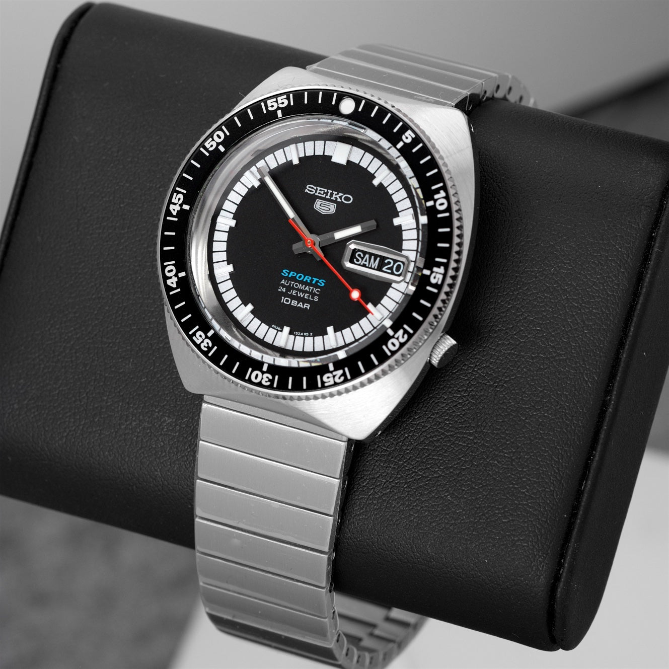 Seiko 5 Sports 55th Anniversary Limited Edition, SRPK17K1 (unworn) – Komise