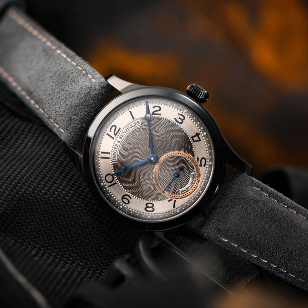 Jaeger & Benzinger – Edition 6 Vintage Movement - Grau Moire DLC