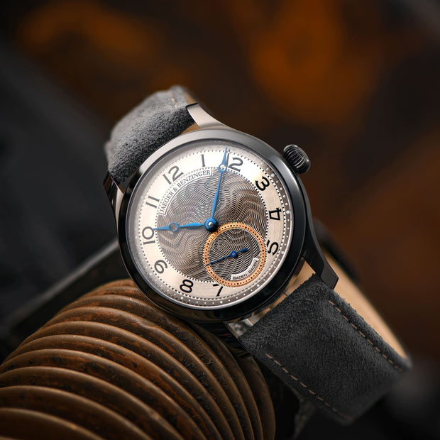 Jaeger & Benzinger – Edition 6 Vintage Movement - Grau Moire DLC